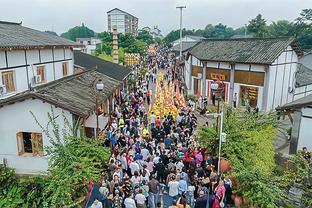 意媒：莱奥将在周二接受复查，如果伤势恢复顺利能出战亚特兰大